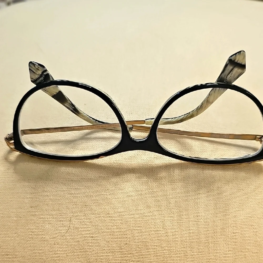 Stylish Black and Gold Women's Glasses‎ By Jisco.